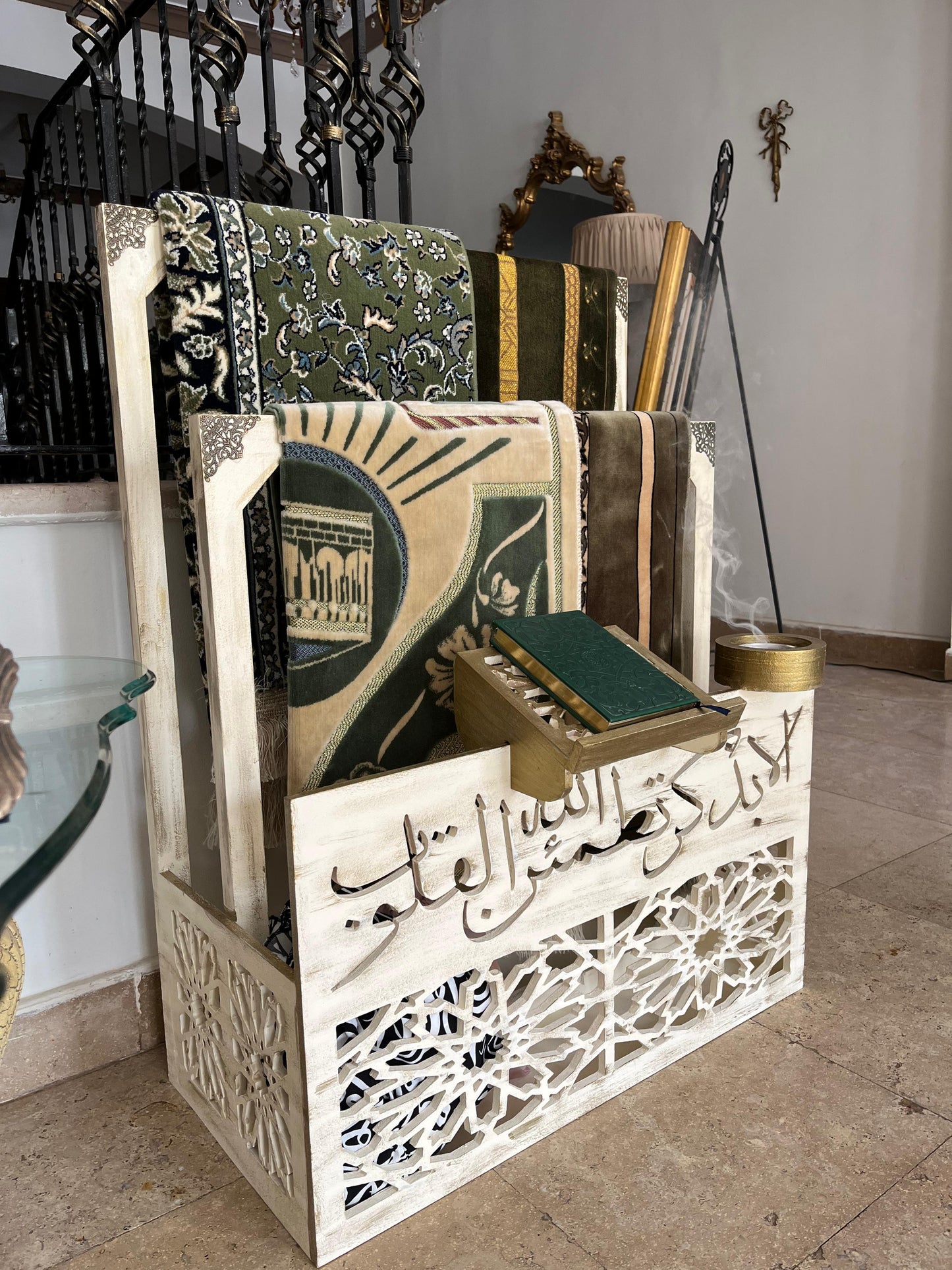 Prayer rug stand