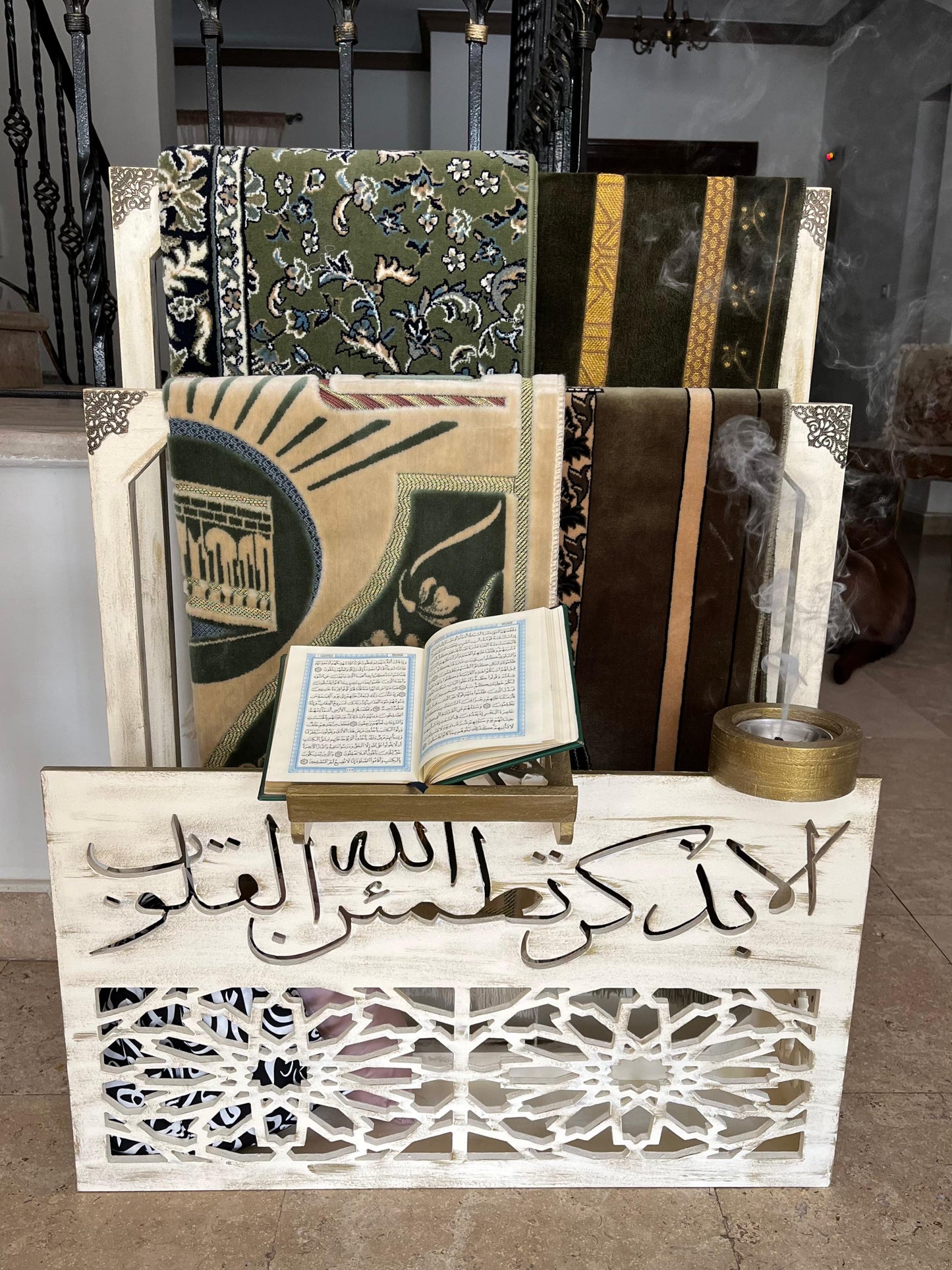 Prayer rug stand