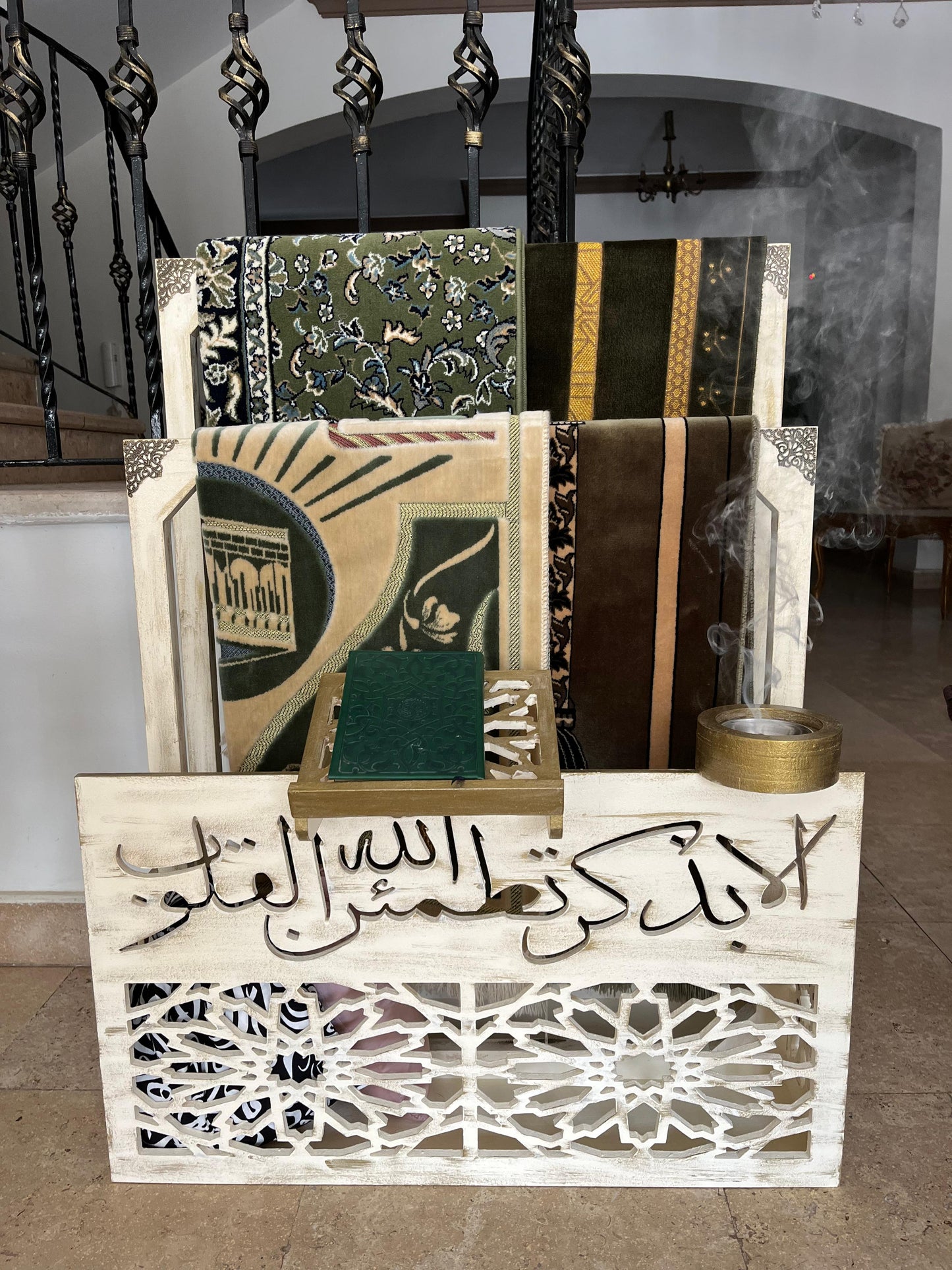 Prayer rug stand